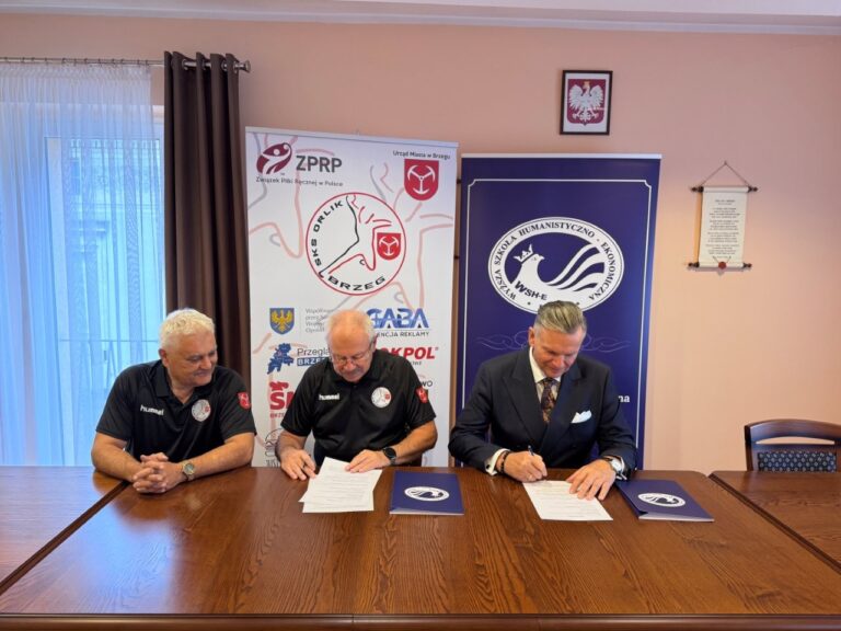WSHE w Brzegu ponownie przedłużyła umowę sponsorską ze Szkolnym Klubem Sportowym „Orlik” Brzeg