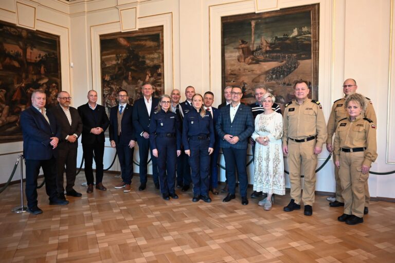 Inauguracyjne spotkanie Fundacji Społecznego Komitetu Sztandaru Komendy Powiatowej Straży Pożarnej oraz Komendy Powiatowej Policji w Brzegu