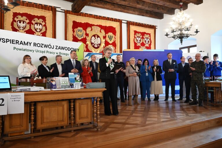 WSHE-E na Targach Edukacji i Pracy organizowanych przez Powiatowy Urząd Pracy w Brzegu